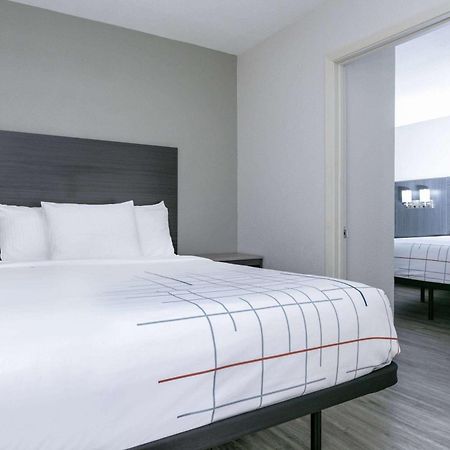 La Quinta Inn By Wyndham Dallas Uptown Esterno foto