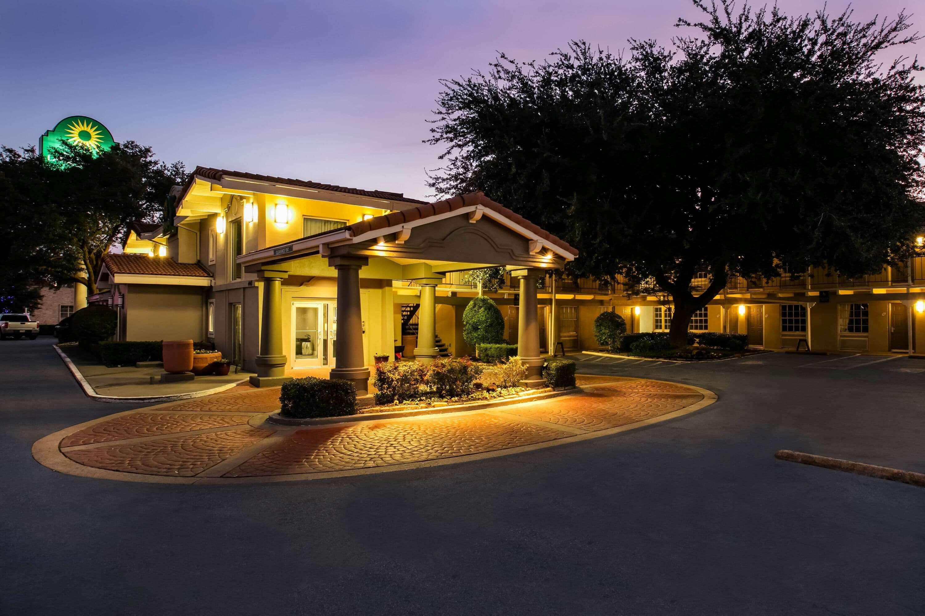 La Quinta Inn By Wyndham Dallas Uptown Esterno foto