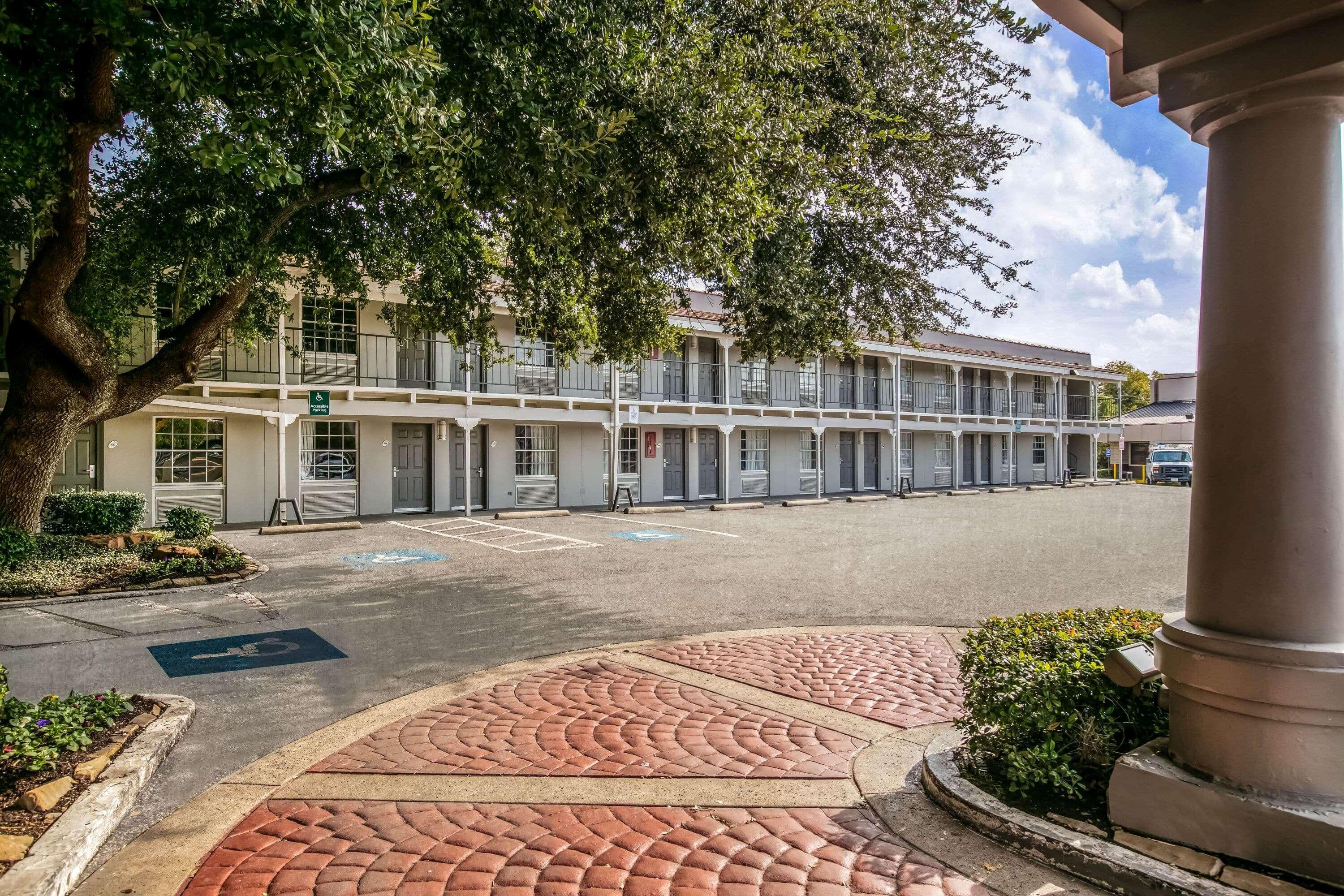 La Quinta Inn By Wyndham Dallas Uptown Esterno foto