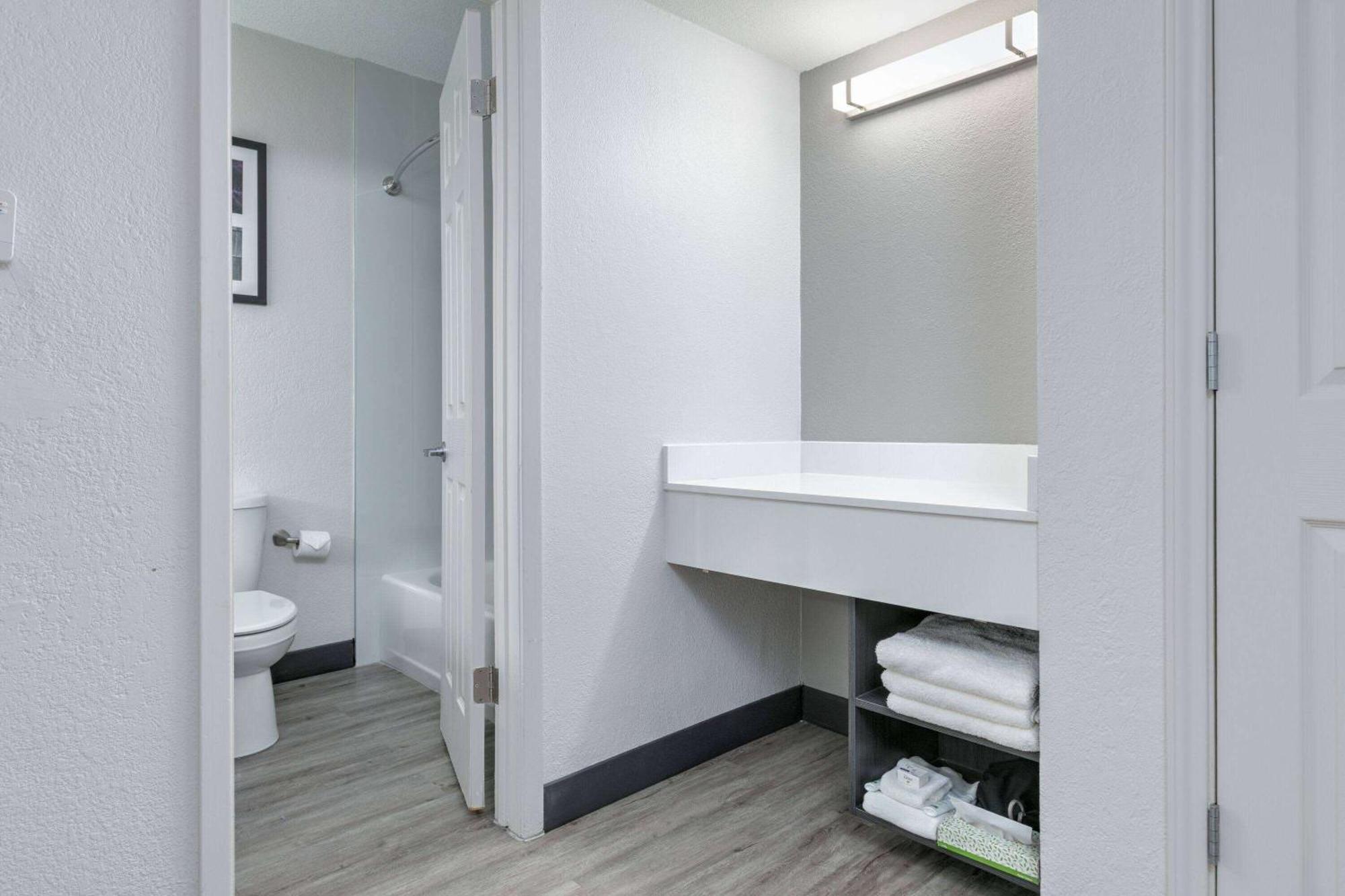La Quinta Inn By Wyndham Dallas Uptown Esterno foto