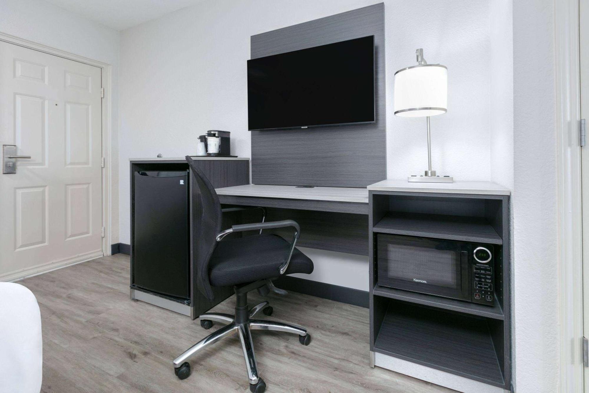 La Quinta Inn By Wyndham Dallas Uptown Esterno foto