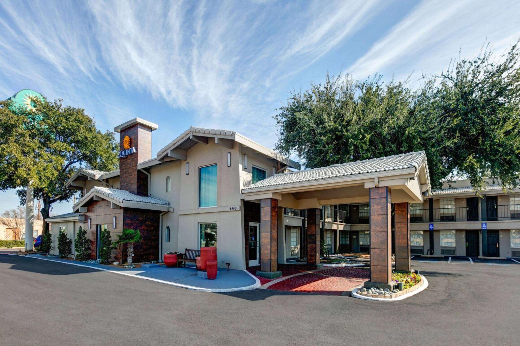 La Quinta Inn By Wyndham Dallas Uptown Esterno foto