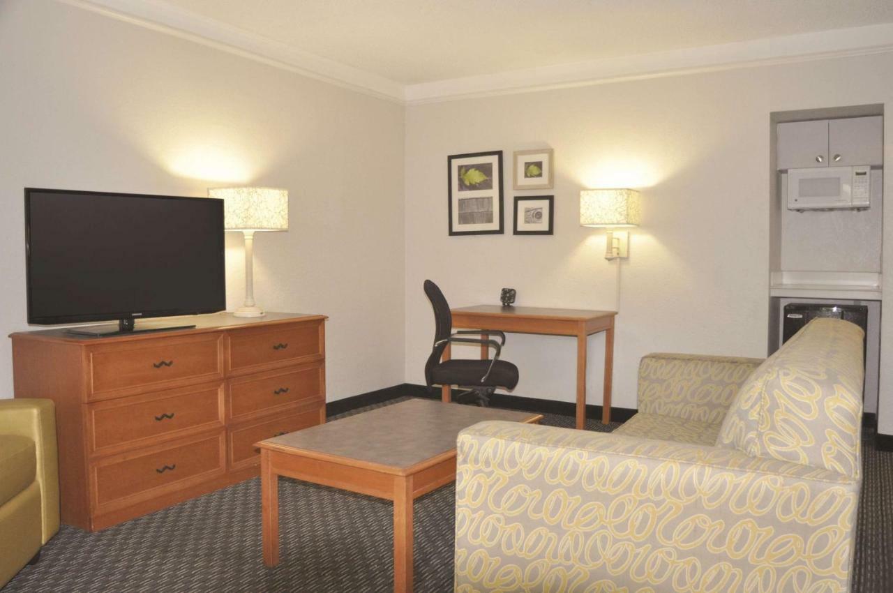 La Quinta Inn By Wyndham Dallas Uptown Esterno foto